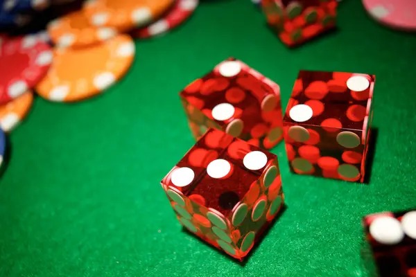 The Dog House payout table showing symbol combinations and their corresponding multipliers